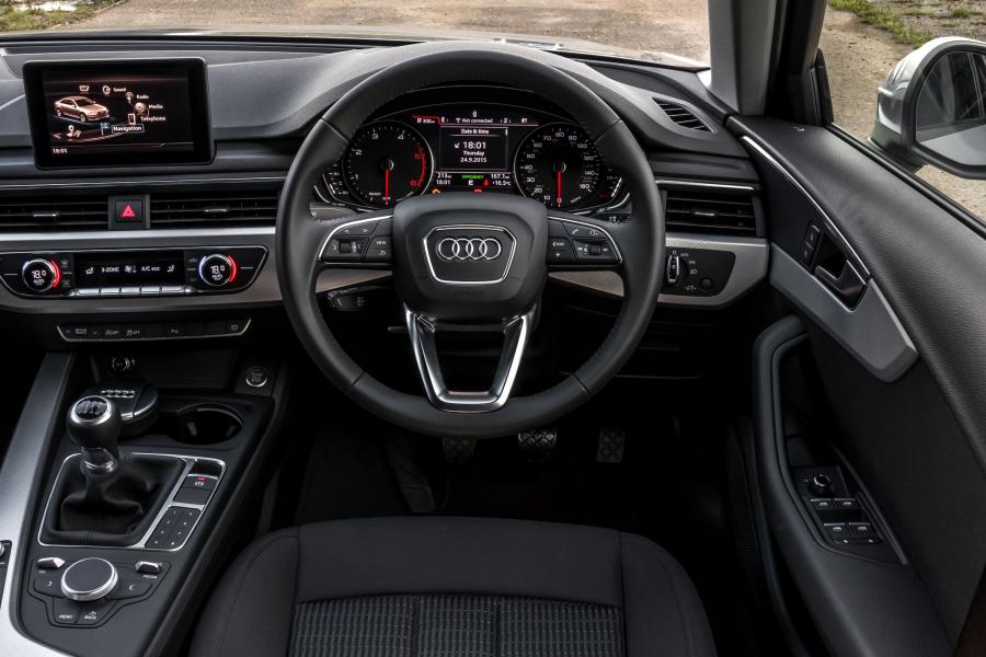 Торпедо Audi A4 2.0 TDI Ultra (B9) 2015 года  (UK) (фото 17 из 19)